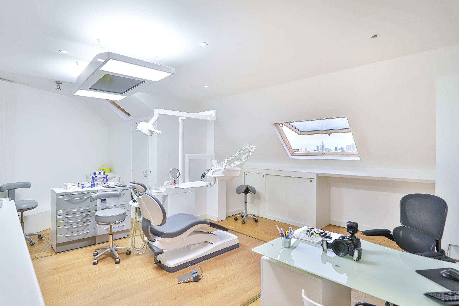 cabinet et chaise dentiste